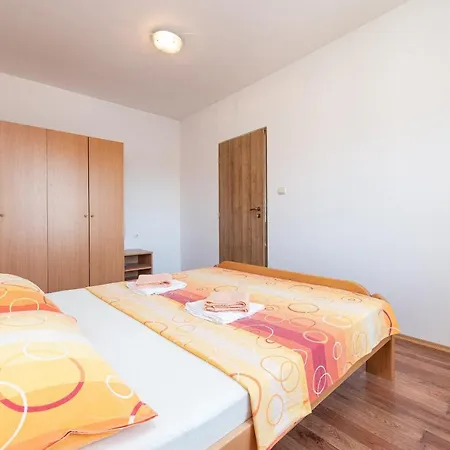 Apartmani Mila Gornji Karin Exterior photo