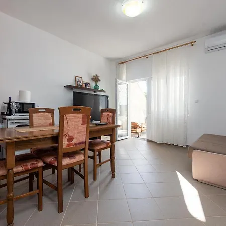 Apartmani Mila Gornji Karin Exterior photo