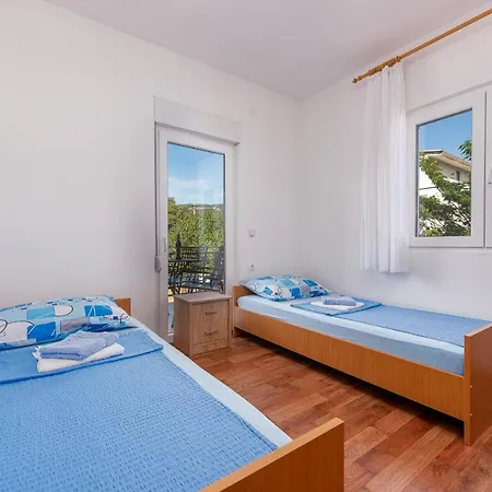 Apartmani Mila Gornji Karin Exterior photo