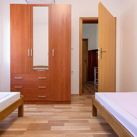 Apartmani Mila Gornji Karin Exterior photo